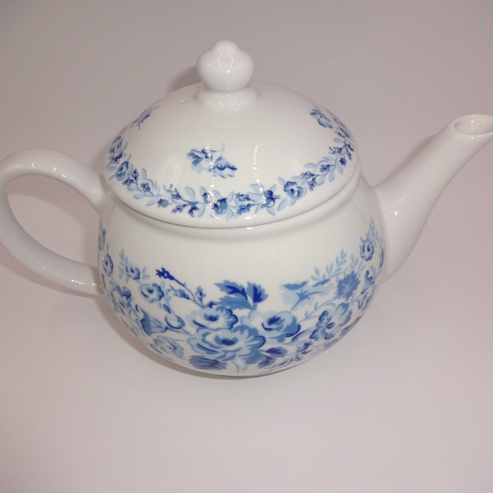 Laura Ashley Sophia Teapot Tea Pot & Lid White Blue Floral 5 Cups